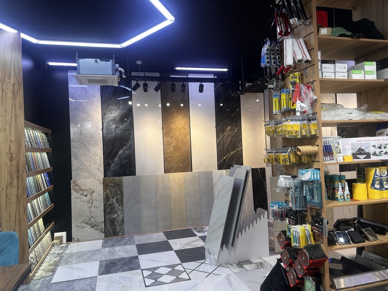 showroom 4